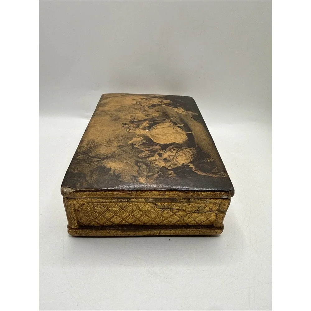 Vintage Italian Florentine Jewelry Box Gold Gilt Romantic Scene, Porcelain 6.5